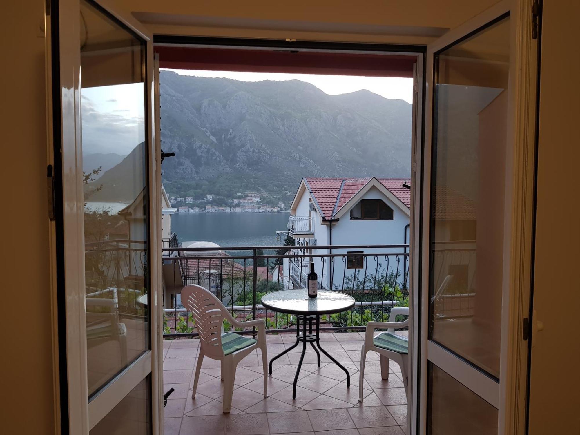 Apartments Lazarevic Котор Экстерьер фото